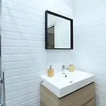 아파트 Debby's *